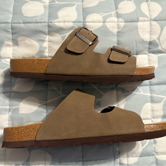 CUSHIONAIRE Lane Cork Footbed Sandals - Picture 3 of 7